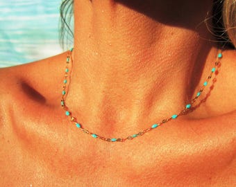 Gargantilla delicada de oro turquesa para mujer en un estilo bohemio minimalista, joyería hecha a mano, collar personalizado, regalo para ella.