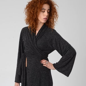 Kardigan Kimono, Szary Top Wrap, Damski Top Boho Kimono, Kardigan Wrap, Top z Rękawem Dzwonkowym, Kimono Boho, Kardigan z Długim Rękawem, Asymetryczny Top