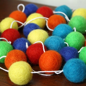Primary Colors Felt Ball Garland, Gender Neutral Baby Shower, Nursery Decoration, Birthday Party Banner, Sesame Street Party Decor