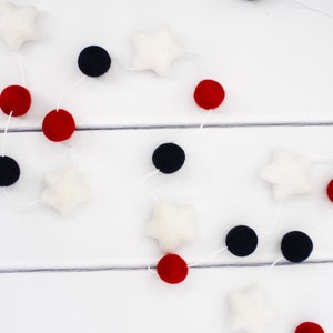 Estrellas 4 de julio Garland, Felt Ball Garland, 4 de julio Garland, Pom Pom Garland, Anerican Banner, Decoración de fiesta del 4 de julio imagen 8