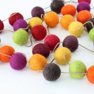 Guirlande de boules en feutre d'automne, décoration d'automne, guirlande de pompons orange jaune vert violet et marron, décoration de fête, banderoles de boules en feutre d'action de grâces