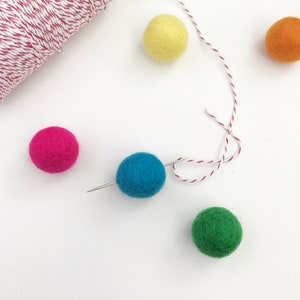 Needle For Stringing Felt Ball Garlands, Darners Needle, Size 18 Darners Needle