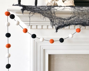 Halloween Felt Ball Garland, Orange Black and White Pom Pom Garland, Halloween Party Decoration, Halloween Banner