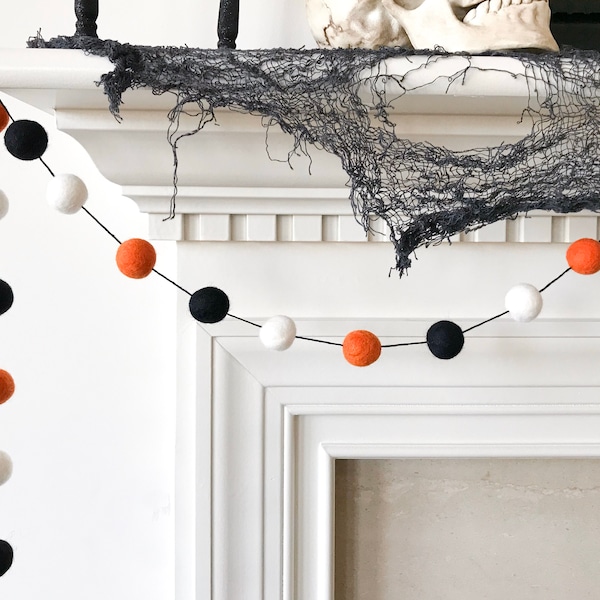 Halloween Felt Ball Garland, Orange Black and White Pom Pom Garland, Halloween Party Decoration, Halloween Banner