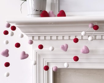 Guirlande boules en feutre coeurs roses Saint-Valentin