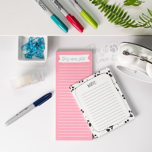 Ensemble de blocs-notes pour maman de chien : blocs de papier rose et empreintes de pattes
