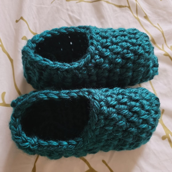 The Elisa Slippers, Crochet Pattern Only, Chunky Slipper Pattern, Crochet Slippers, Lion Brand Yarn, Super Bulky, fast, Easy, 1 hour or less