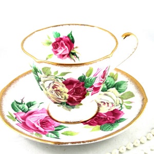 Roslyn Wunderschönes Florales Duo, Bunter Blumenakzent auf weißen Rändern, Goldränder, Bone English China made in 1960s