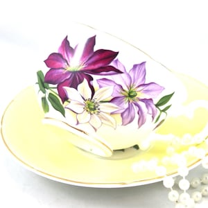 Royal Grafton Lovely Floral Duo, bordes amarillos y dorados, porcelana inglesa de hueso, fabricada en la década de 1960
