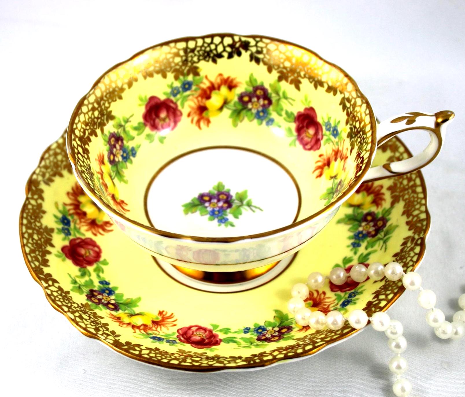 ヴィンテージ パラゴン ボーンチャイナ ティーカップ デュオ：花柄