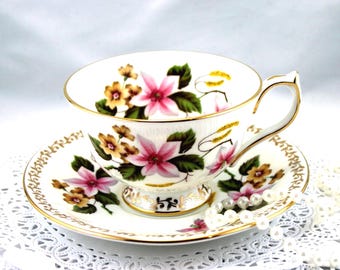 Aynsley Teetasse mit Untertasse, Blumenmuster, vergoldete Ränder, Bone English China, hergestellt in den 1970er Jahren