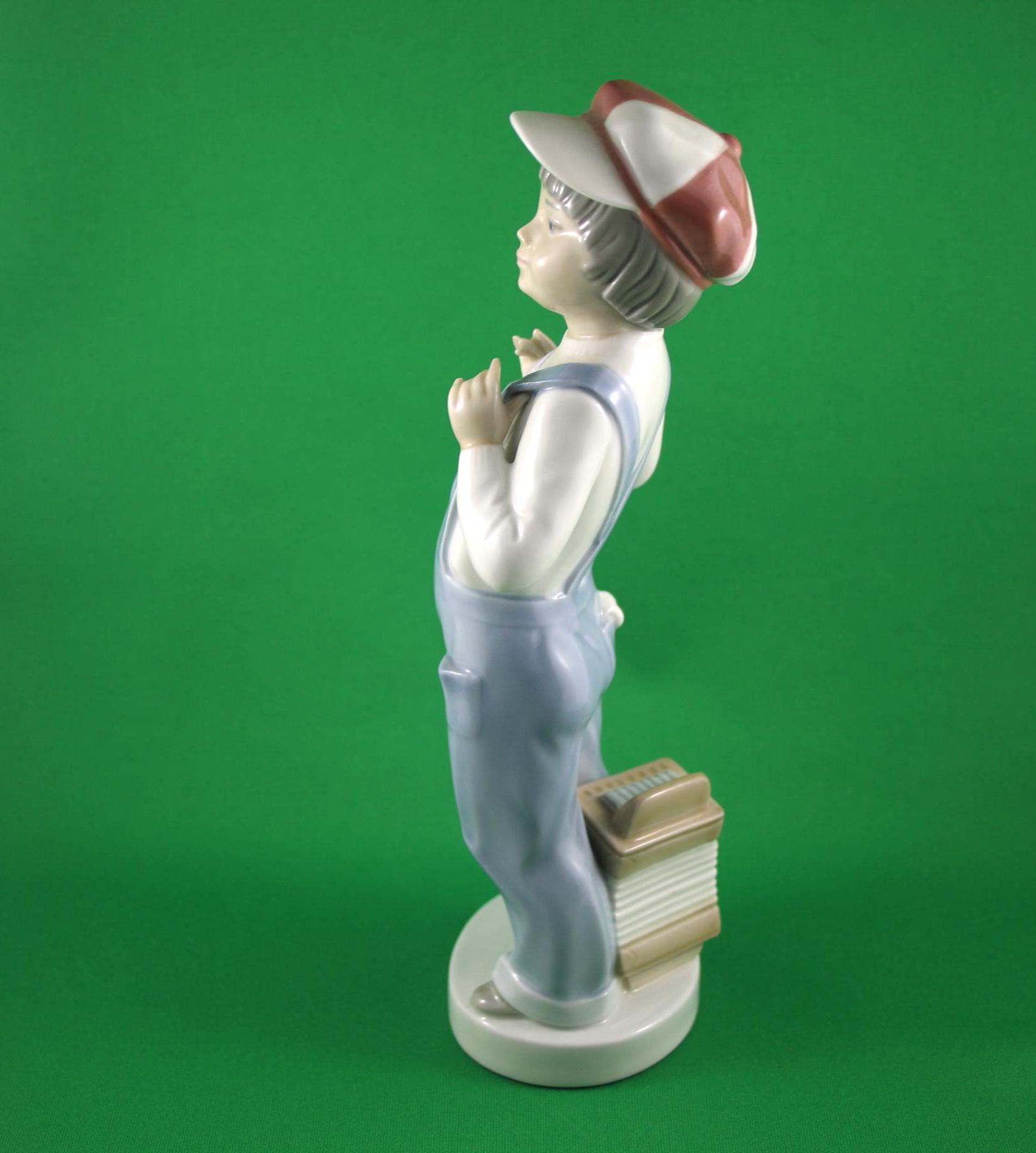 【LLADRO】 アコーディオンをひく少年 Vintage Lladro Porcelain Figurine: the School Boy With Accordion