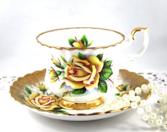Royal Albert tekopp duo, Sweetheart Roses, förgyllt benporslin, 1970-talet
