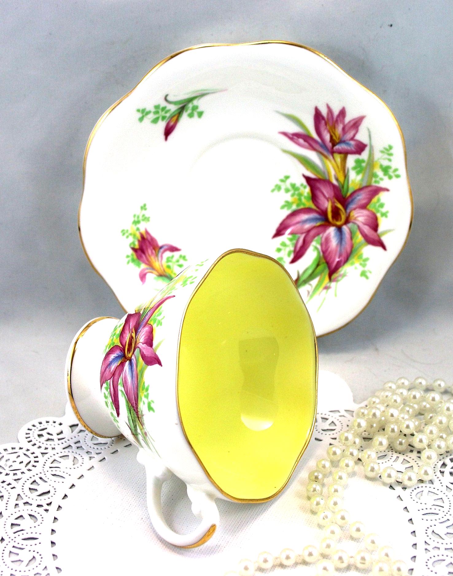 EB フォーリー ボーンチャイナ ティーカップ＆ソーサー：1960年代 花柄