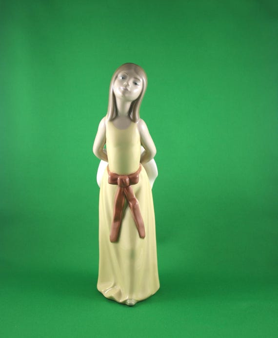 ヴィンテージ リヤドロ 磁器フィギュア：帽子をかぶった少女