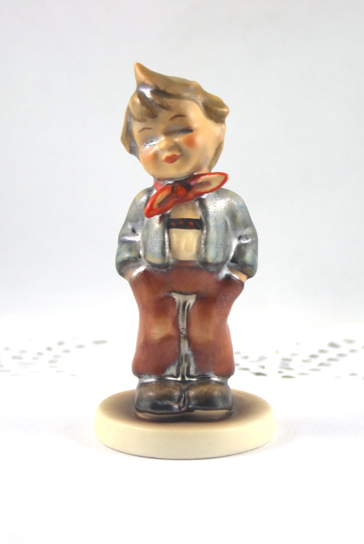 VintageGoebel Germany ビンテージ置物ドイツゲーベル製　レア ゲーベル、非常に収集価値のある小さな置物、骨製のドイツ製中国製