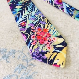 Herrenkrawatte in Liberty Print Blumenmuster &quot;&quot;Tresco&quot;&quot; - Krawatte ~