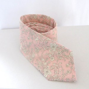 &quot;Herrenkrawatte in &quot;&quot;Summer Blooms&quot;&quot;-Farbe bedruckt mit Liberty-Print - Blumenkrawatte / Krawatte / Krawatte mit Blumenmuster.&quot;