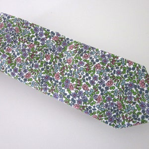 Liberty of London Print Blumendesign &quot;&quot;Emilias Blumen&quot;&quot; - Rosa, Lila, Blau und Grün ~ Krawatte ~