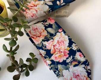 Cravate florale et carré de poche assorti ~ tissu floral en coton de pelouse fin