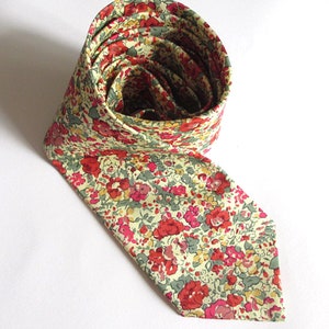 Herren Krawatte floral ~ Clare Aude in Rot-, Grün- und Senftönen ~ Krawatte ~ Krawatte ~ Hochzeit Hochzeitsgeschenk Herrenmode