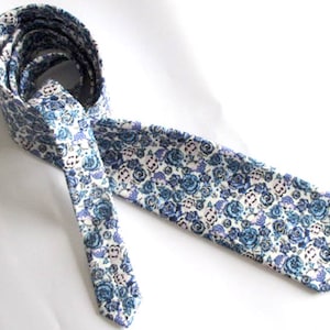 Krawatte floral ~ Blaue und rosa Färbung ~ Krawatte ~ Krawatte ~ Hochzeit ~ Krawatte