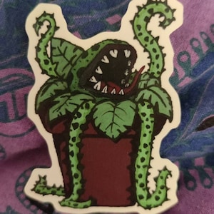 Little Shop of Horrors Audrey 2 inspirierter Mann, der Pflanzenfresser umweltfreundliche Kisscut Aufkleber