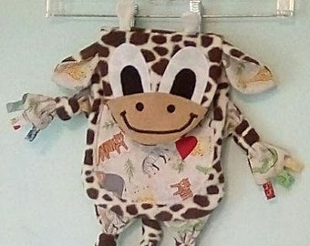 Fleece and cotton jungle print soft, cuddly giraffe blankie pet toy