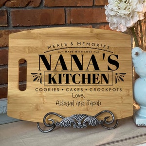 Mother's Day Gifts Personalized Cutting Board Gifts for Grandma Grandparents Gift Christmas Farm House Custom Board Gift from Grandkids