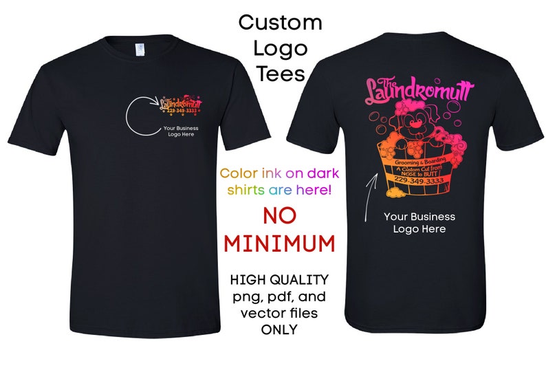 Pode incluir: Uma camiseta preta com um design degrad&ecirc; arco-&iacute;ris que apresenta o texto "The Laundromutt" e um cachorro de desenho animado em uma banheira. A parte de tr&aacute;s da camiseta tem espa&ccedil;o para um logotipo personalizado e o texto "Your Business Logo Here".