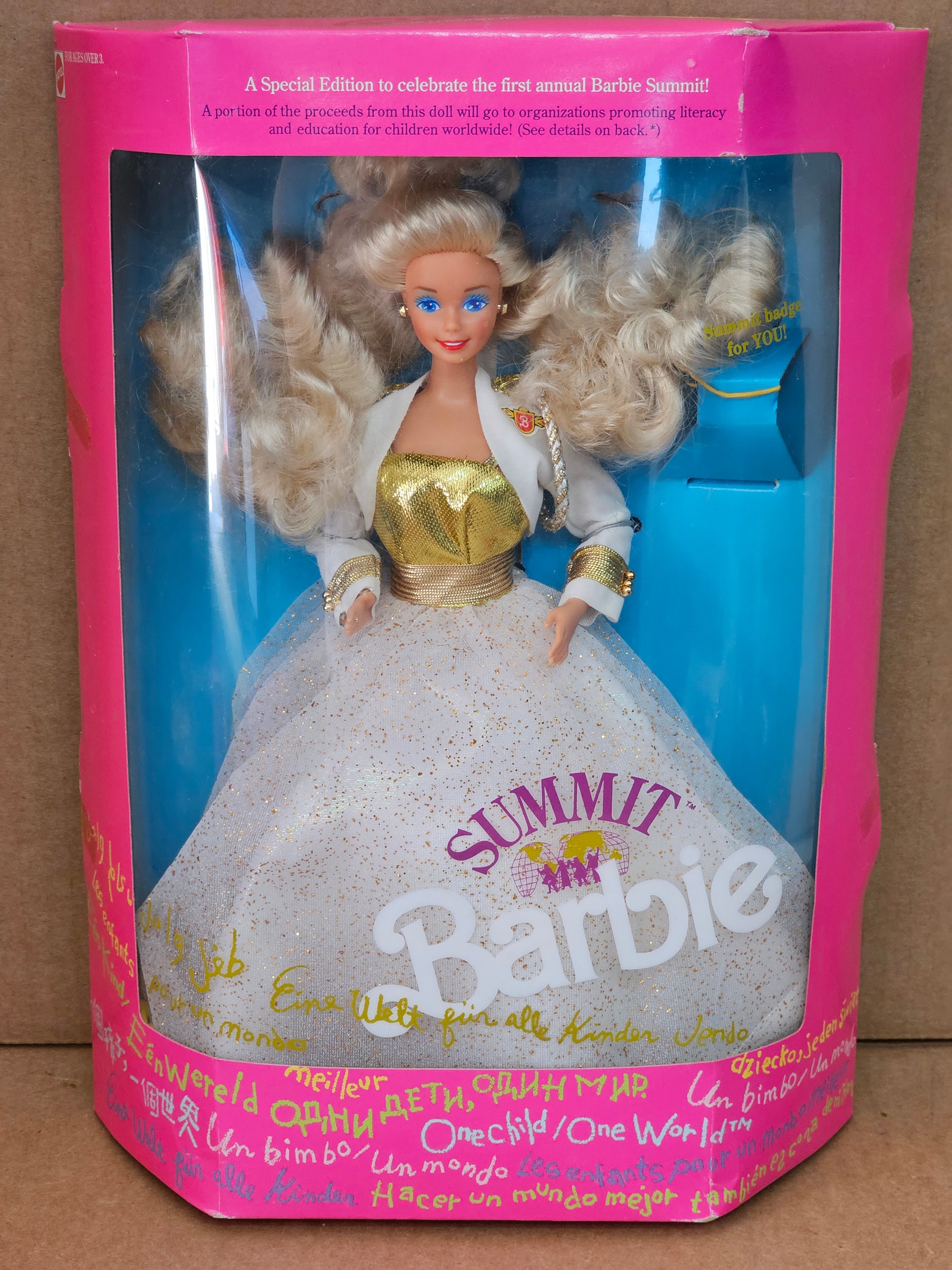 Barbie - Toys R Us  with Teddy Bear, Toy Boxes, Ball & Wagon - 1997 - NIB