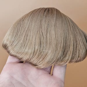 VINTAGE Dollspart? Synthetic Page Boy Male Doll Short Bob Hair Doll Wig Repair Hairpiece Honey Dark Blonde NEW Old Stock