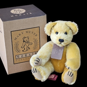 Vtg Vintage Artist Bear Mary Meyer Mohair Collection &quot;Harlow&quot; Jointed Traditional 11&quot; Teddy Bear in Gift Box Golden Hair Fur Covering NEW