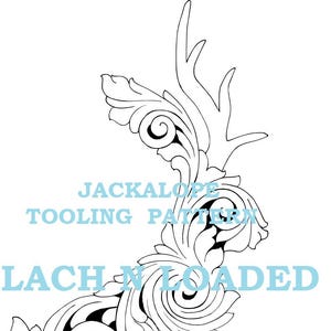 Puede incluir: Ilustración en blanco y negro de línea de un jackalope, un conejo mítico con cuernos. La ilustración es un patrón decorativo para el trabajo del cuero. El texto "Jackalope Tooling Pattern" está escrito encima de la imagen. El texto "Lach N Loaded" está escrito debajo de la imagen. El texto "SVG PDF JPEG PNG" está escrito debajo de la imagen.