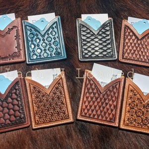 Carteras con bolsillo para tarjetas de piel labrada