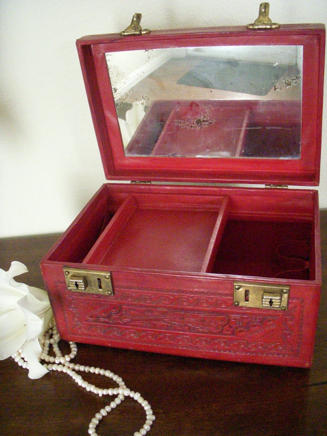 Vintage Red Tooled Leather Train Case for Jewelry or Cosmetics with key!