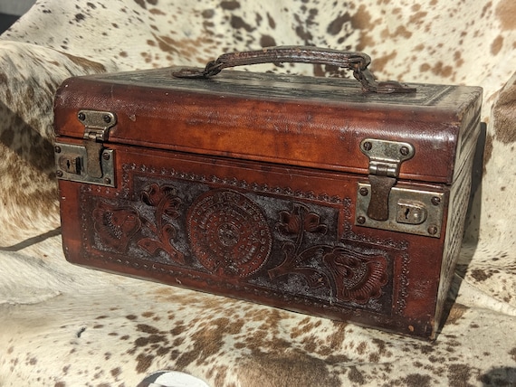 Vintage 1940s tooled leather train case leather jewelry case Mexico handmade travel case antique leather luggage jewelry box display decor
