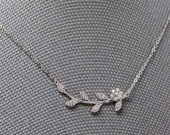 Leaf necklace in Sterling Silver, Dainty handmade necklace, everyday, simple, birthday, wedding, gift, jewelry, Silver