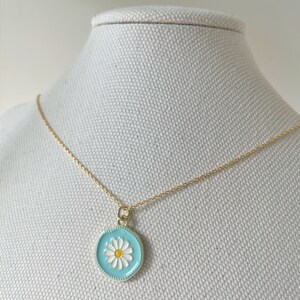 Daisy Flower Charm Necklace, Dainty Necklace, Floral Necklace, Valentine's Day Gift, Gift for Friend, Friendship and Love Necklace Blue