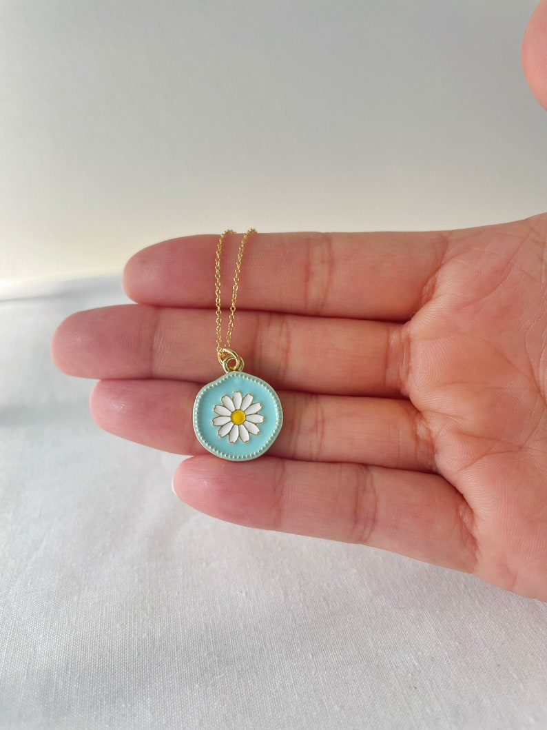 Daisy Flower Charm Necklace, Dainty Necklace, Floral Necklace, Valentine's Day Gift, Gift for Friend, Friendship and Love Necklace image 2