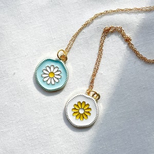 Daisy Flower Charm Necklace, Dainty Necklace, Floral Necklace, Valentine's Day Gift, Gift for Friend, Friendship and Love Necklace image 1