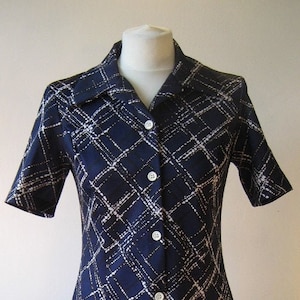 Vintage 1960s slinky navy, white & black short sleeved dress with criss-cross pattern, UK size 10, US 8, EU 38