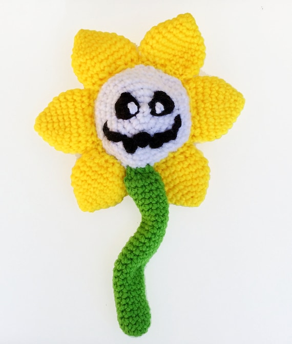 How to Make an Undertale Flowey Plushie [Free Plush Pattern] 