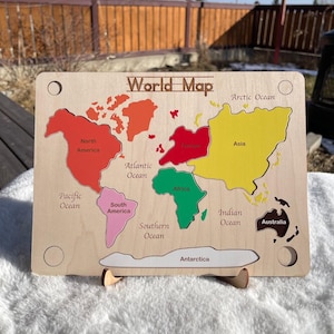 Puzzle carte du monde en bois – Jouet de géographie Montessori | Bois d'érable canadien | sans formaldéhyde | Option de nom personnalisé