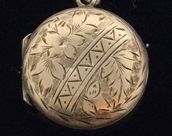 Antieke Victoriaanse gouden medaillonhanger met gegraveerde patronen C.1900
