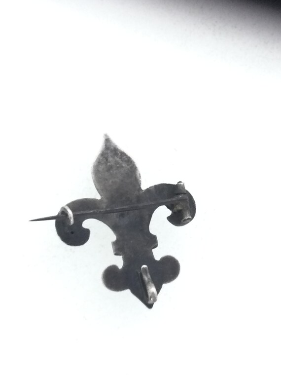 Ancienne Broche ajourée plaqué or cristaux saphir bleu bijou vintage Ancienne Broche ajourée plaqué or cristaux saphir bleu bijou vintage