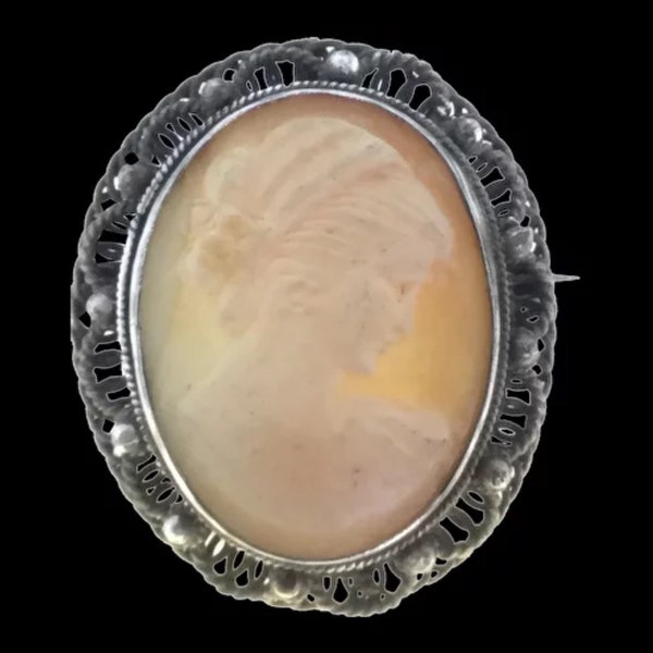 Broche ancienne à pendentif camée en argent 800, coquillage sculpté édouardien vers 1900