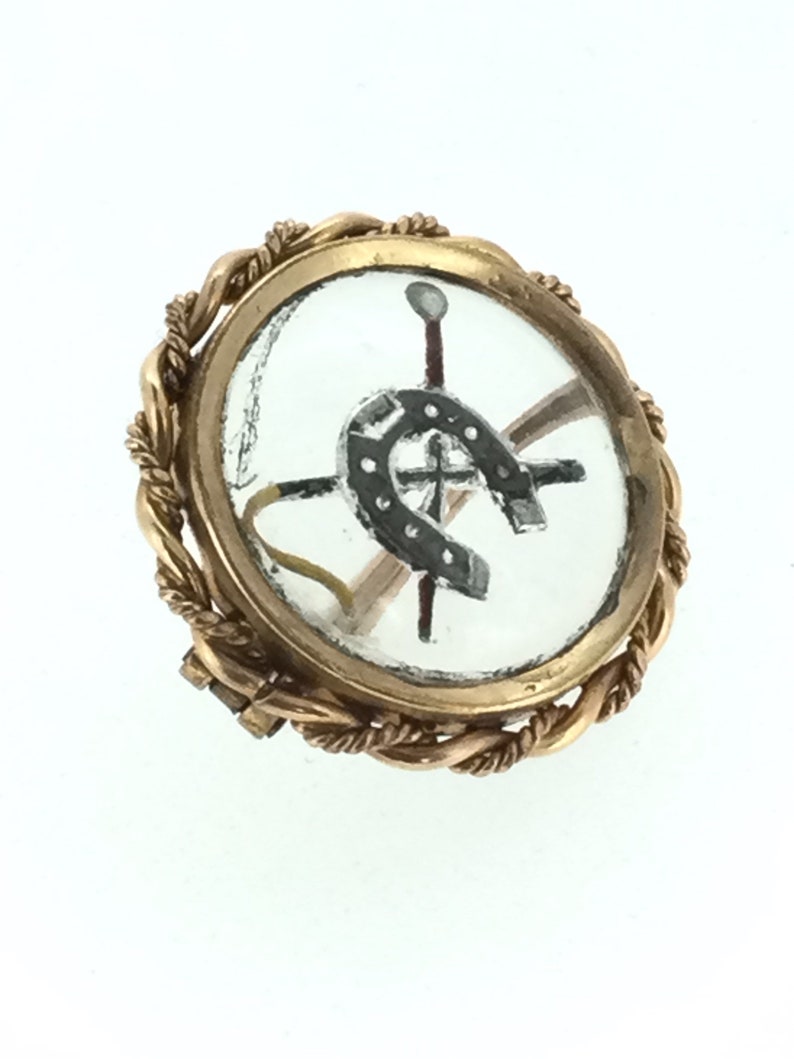 Antique Reverse Intaglio Gold Cased Brooch Pin Crop Lucky Horseshoe
