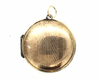 Antique Edwardian Hinged Gold 9CT Locket Pendant Front Etched Patterned Hallmarked