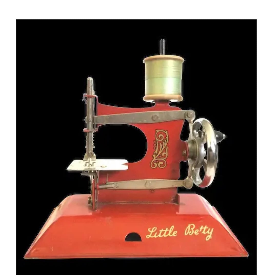 1950s Red Little Betty Toy Sewing Machine in Working Condition